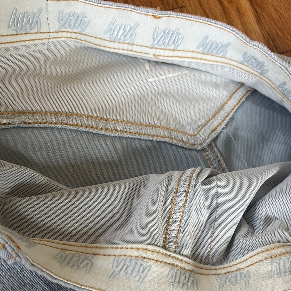 YITTY Stretch Jeans Women’s Sz Medium Streetwear Athleisure Stonewash - Picture 3 of 10